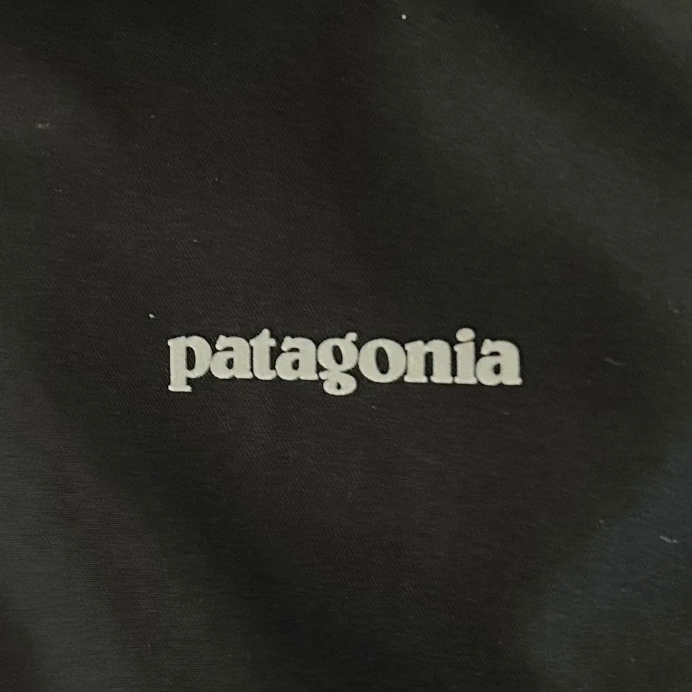 Patagonia Boys H2No Insulated Winter Jacket Black Red Full Zip Ski Coat XL 14